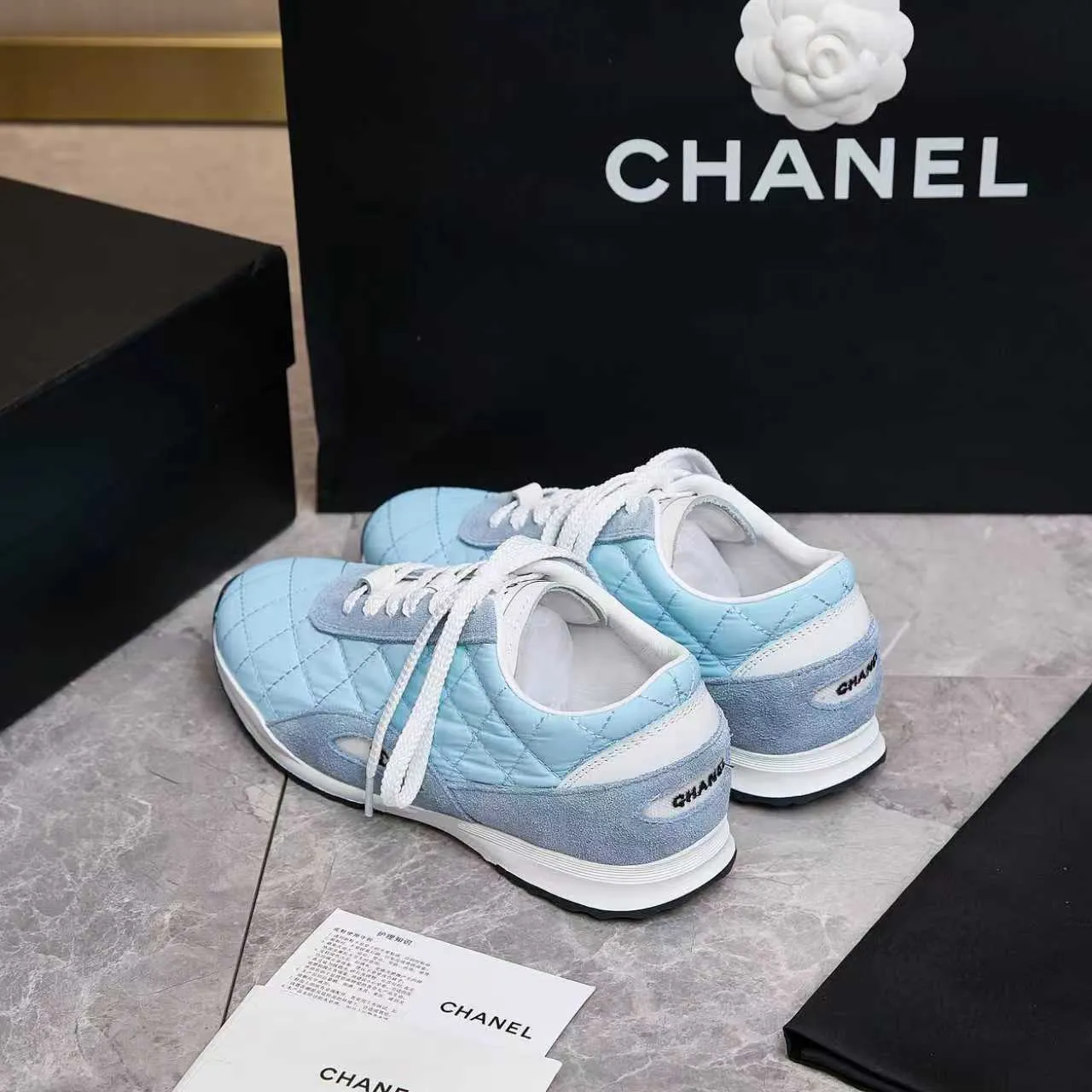 p560 Chanel Chanel - 2025 counter top casual sports shoes This classic design; the upper is electro-embroidered with a variety of techniques; the outsole is fashionable and sporty; the extraordinary inclusion of a variety of color matching elements... The diversified mix and match is very good-looking and versatile, casual, fashionable, sports and outdoor can be taken into account... ꫛꫀꪝ Go➫ Material: ❶Upper made of: original imported high silk cowhide suede ❷Inner use: Original imported breathable mesh ❸ Outsole based on: Original TPU combination outsole Counter boutique packaging complete set Female 35–41 Male 38-46